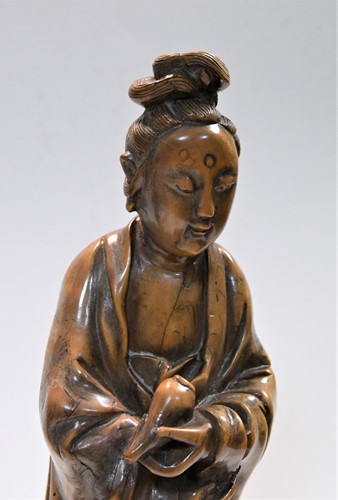 Lot 89 - A Japanese carved bamboo brush pot, 19th century