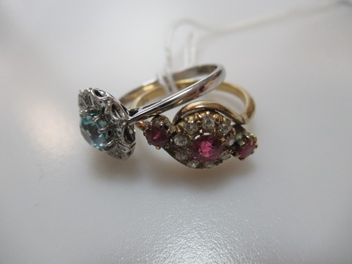Lot 303 - A blue zircon and diamond cluster ring,...