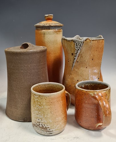 Lot 95 - A collection of 20th century pottery to...