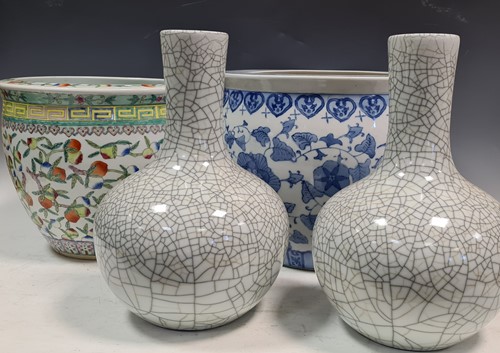Lot 101 - A Chinese blue and white jardiniere, a Chinese...