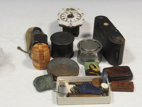 Lot 175 - Small collectables including snuff boxes,...