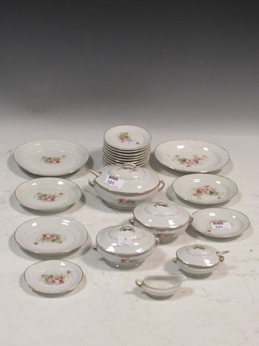 Lot 121 - An early 20th century childs dinner service...