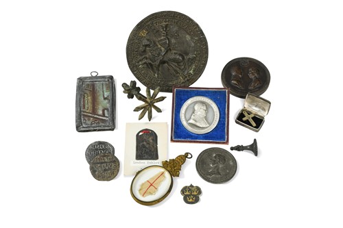 Lot 369 - An interesting group of antiquities, academic collectors' items and medallions