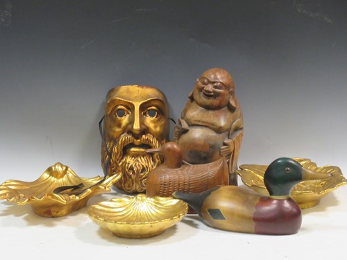 Lot 188 - A collection of items to include a wooden...