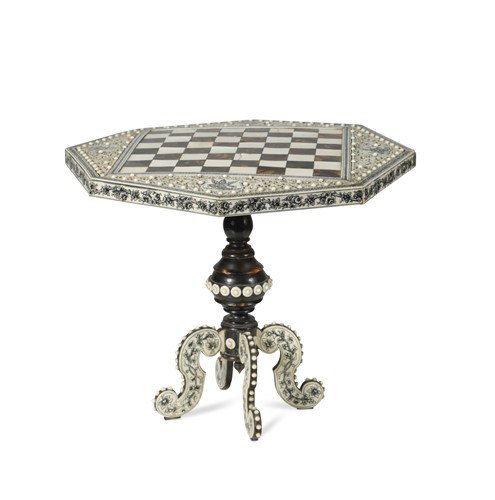 Lot 841 - An Indian Vizigapatam chess board, 19th century