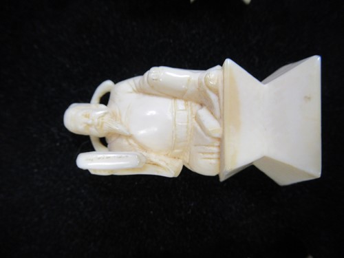Lot 204 - An early 20th century Chinese ivory chess set,...