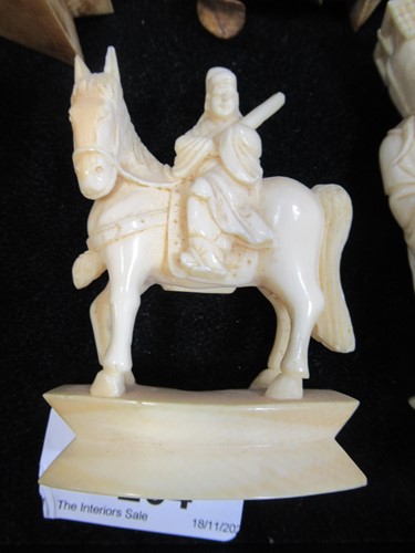 Lot 204 - An early 20th century Chinese ivory chess set,...