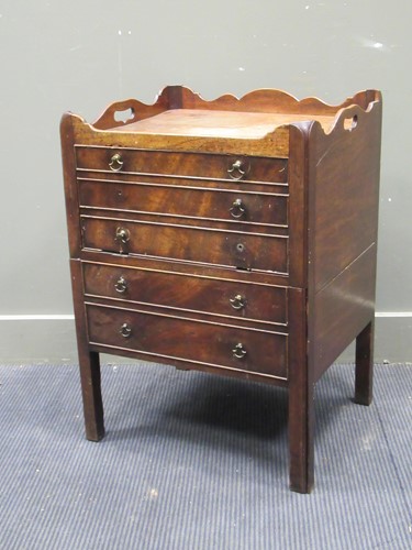 Lot 636 - A George III mahogany night cupboard 77 x 56 x...