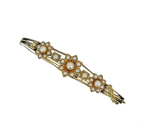 Lot 38 - An Edwardian hinged pearl bangle