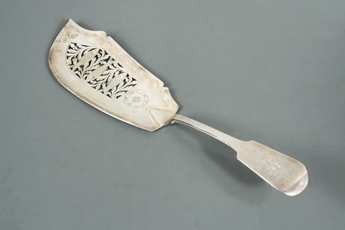 Lot 491 - A George III silver fish slice
