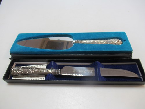 Lot 215 - A collection of silver flatware including 2...