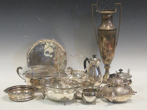 Lot 224 - A collection of silver plated items