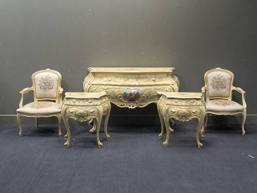 Lot 500 - An Italian stlye 2 drawer commode, 87 x 143 x...