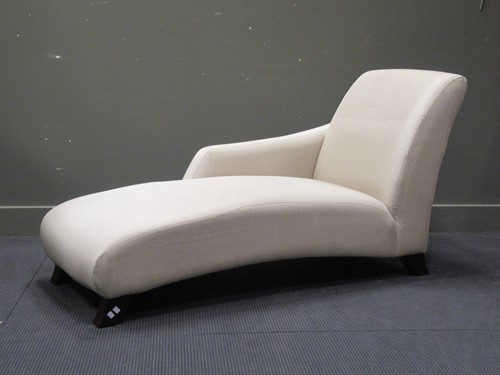 Lot 455 - A modern chaise longue, white fabric cover, 84...