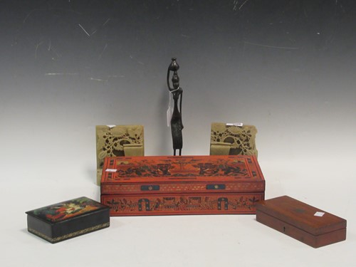Lot 38 - Various small ornaments, including a pair of...