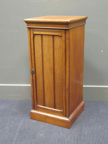 Lot 425 - An Edwardian pot cupboard, 76 x 34 x 34 cm...