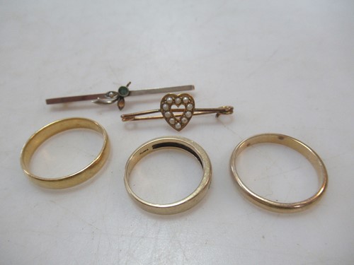 Lot 199 - A hallmarked 18ct gold wedding band, weight...