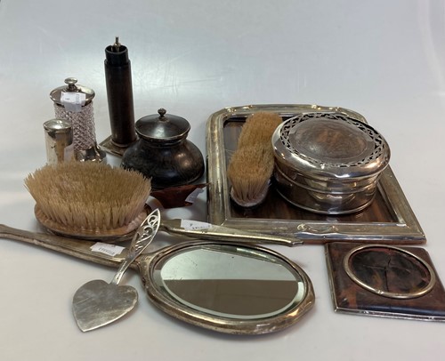 Lot 260 - A collection of silverware including...