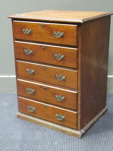Lot 495 - Small Edwardian mahogany chest of five drawers,...