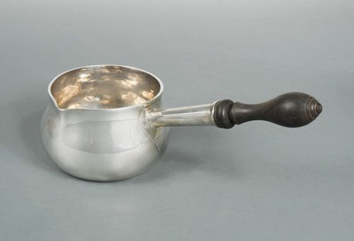 Lot 473 - A Queen Anne Britannia silver brandy pan