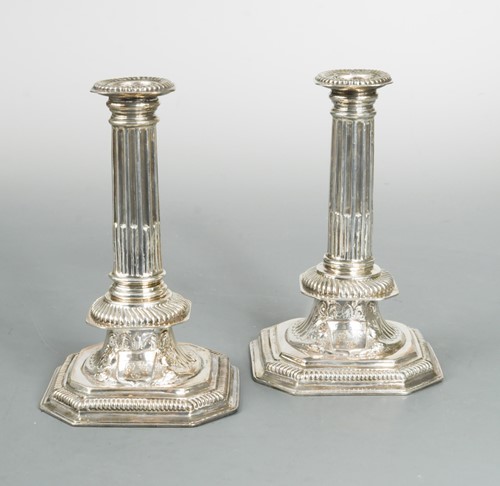 Lot 471 - A pair of William III cast Britannia silver candlesticks