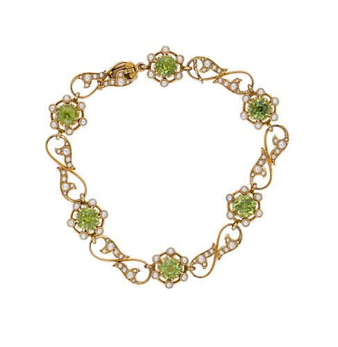 Lot 75 - An Edwardian peridot and split pearl bracelet