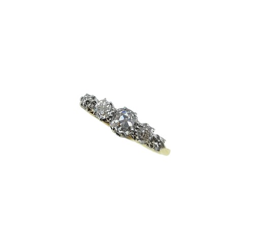 Lot 71 - An early 20th century five stone diamond ring