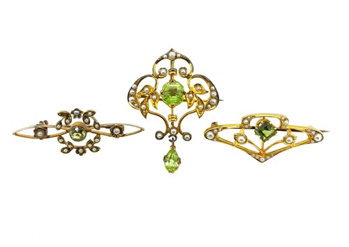 Lot 73 - A trio of Edwardian peridot and split pearl jewels