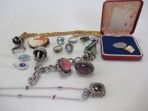 Lot 195 - A collection of assorted base metal and silver...