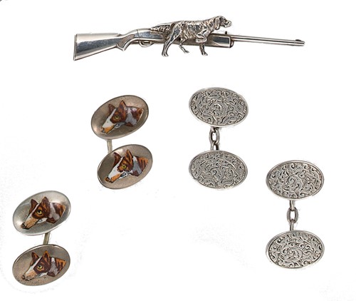 Lot 12 - Two pairs of cufflinks and a gun dog pin