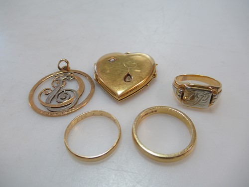 Lot 184 - A heart shaped locket tested as 18ct gold, a...