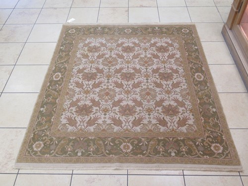 Lot 589 - A 20th Century wool rug 222cm x 178cm