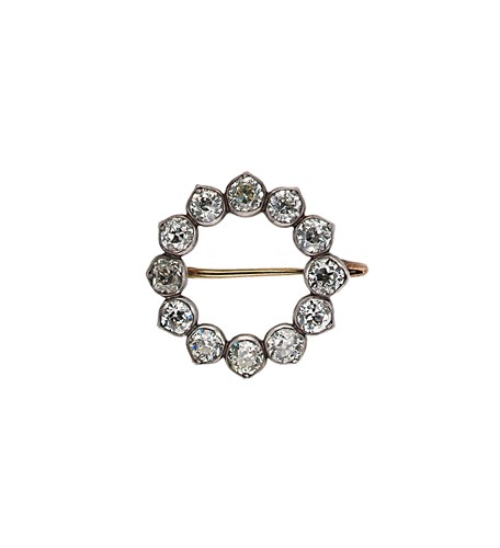 Lot 207 - A Victorian diamond brooch