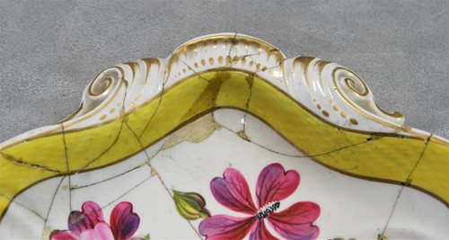 Lot 68 - An English porcelain part dessert service, circa 1800