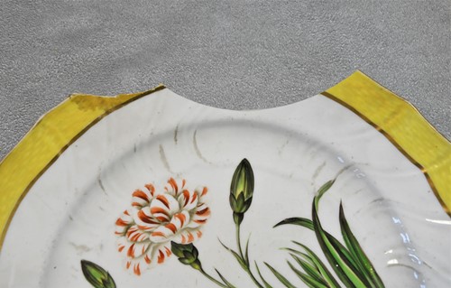 Lot 68 - An English porcelain part dessert service, circa 1800