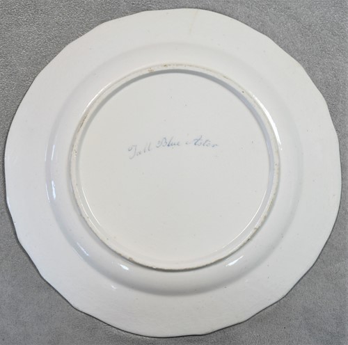 Lot 68 - An English porcelain part dessert service, circa 1800