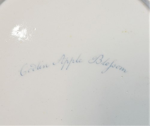 Lot 68 - An English porcelain part dessert service, circa 1800