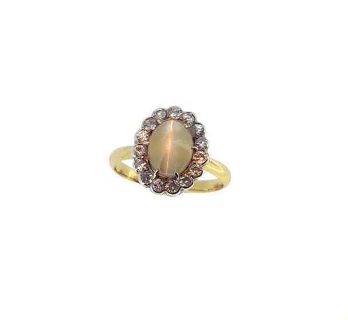 Lot 78 - A cat's eye chrysoberyl and diamond cluster ring