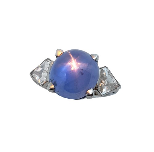 Lot 175 - A star sapphire and diamond three stone ring