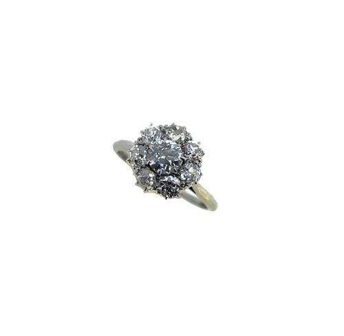 Lot 122 - An early 20th century diamond cluster ring