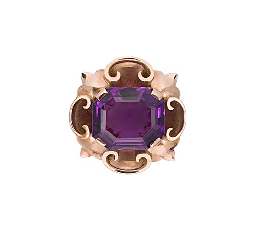 Lot 62 - An amethyst clip brooch