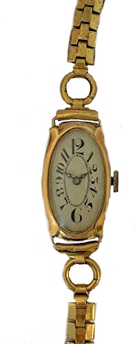 Lot 330 - Unsigned - An 18ct gold Art Deco wristwatch