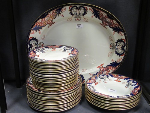 Lot 85 - A Royal Crown Derby 1270 pattern imari dinner...