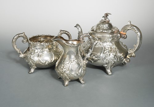 Lot 520 - A Victorian silver three-piece tea set