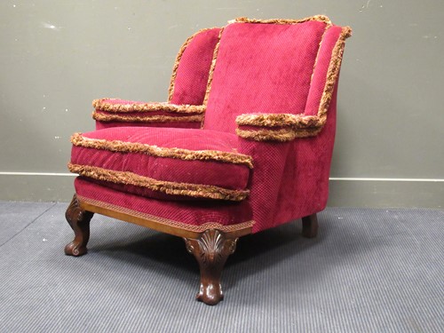 Lot 524 - A Georgian style walnut club armchair on...