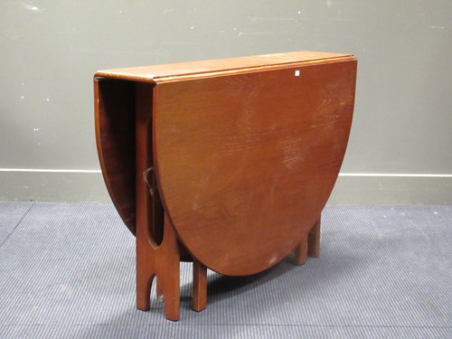 Lot 458 - A 20th century oval drop leaf dining table,...