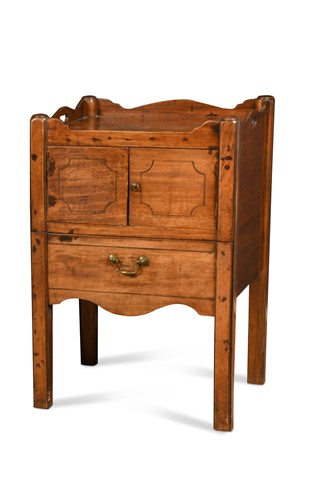 Lot 481 - A George III mahogany night table