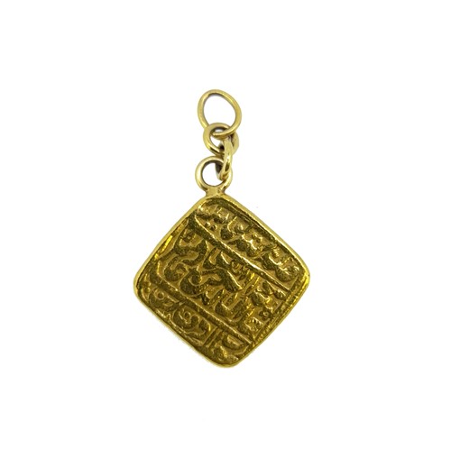 Lot 192 - An Arabic plaque pendant
