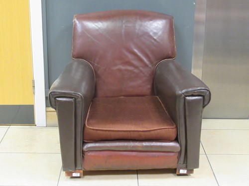 Lot 688 - An early 20th century leather club armchair