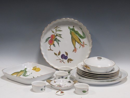 Lot 132 - A large collection of Worcester Evesham...